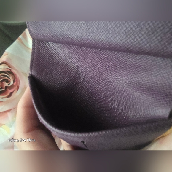 Louis Vuitton Epi fold snap wallet in Used Condition - Picture 11 of 16